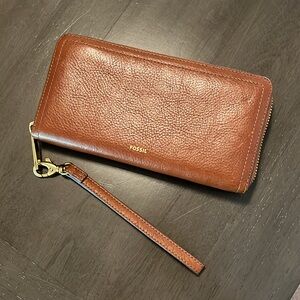 Fossil Logan Brown RFID Wristlet/clutch wallet